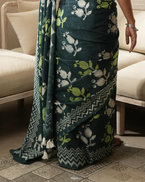 Bottle_Green_Cotton_Mughal_Butta_Dabu_Print_Mul_Saree_For_Women